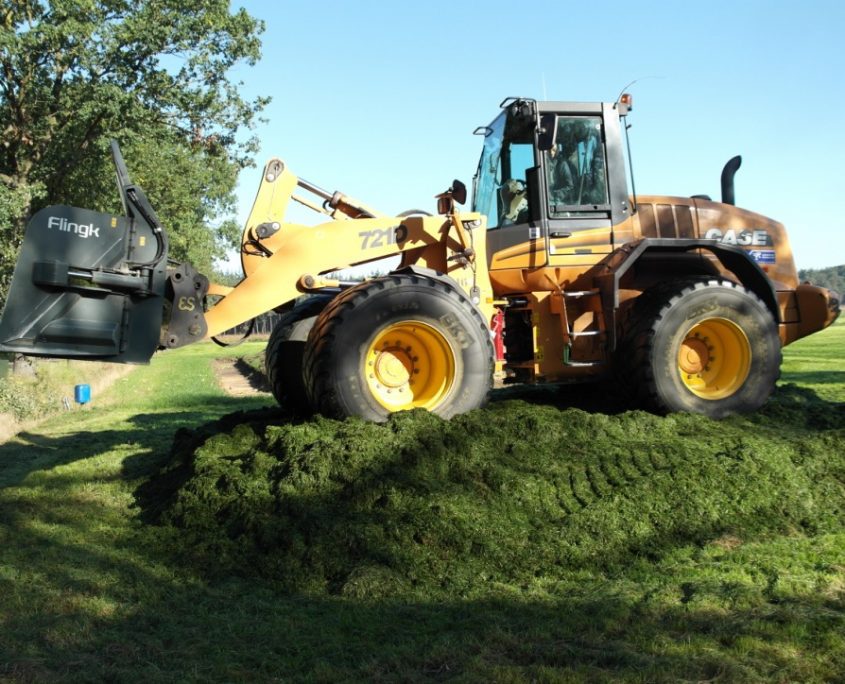 Loonbedrijf van Raak - Hooge Mierde - Gras inkuilen