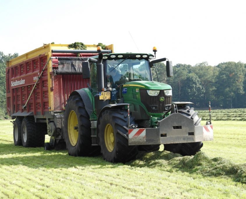 Loonbedrijf van Raak - Hooge Mierde - Gras oprapen
